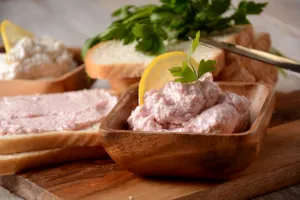 Ce ascunde salata de icre din comerț. Ingredientele de pe etichetă la care trebuie să fii atent