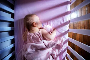 Ce este sindromul „Container Baby” și cum poate afecta dezvoltarea copilului