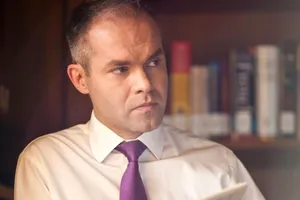 Cum a cunoscut-o Daniel Funeriu pe soția sa, franțuzoaica Sandra, cu care are doi copii. Fostul ministru al Educației, poveste de viață emoționantă