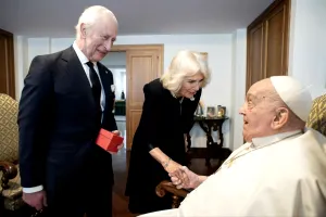 Întâlnire istorică la Vatican, în 2025. Regele Charles și Regina Camilla, față în față cu Papa Francisc