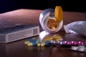 Medicamente simple, doar cu rețetă. Ce lege pregătesc parlamentarii și cum vor fi afectați românii