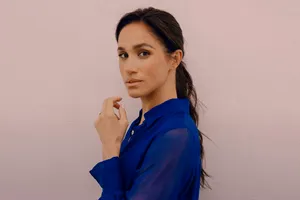 Meghan Markle renunță la titlul regal și se prezintă simplu: „Meghan”