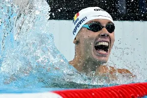 Performanță remarcabilă pentru David Popovici. Aur și record în debutul anului 2025