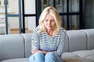 Menopauza și anxietatea: cum afectează schimbările hormonale starea psihică a femeilor