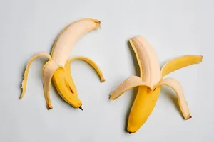 Ce poți face cu coaja de banană: 7 întrebuințări neașteptate pentru sănătate și frumusețe