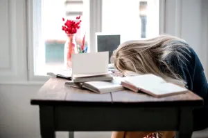 Cine poate fi afectat de burnout la locul de muncă. Iată cum îți dai seama dacă suferi de acest sindrom