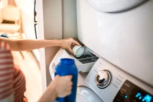 Detergent de rufe făcut acasă, cu doar trei ingrediente: rufe curate, economie la buget și mai puține chimicale