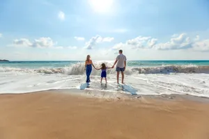 Idei de vacanță pentru familii în 2025. Unde mergem cu copiii și cât ne costă distracția