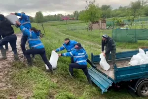 Inundații de cod roșu în Transilvania. Gospodării devastate în Covasna, Harghita și Brașov