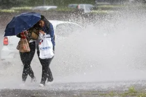 Inundații masive în România. Cod roșu emis în două județe, avertismente severe în alte 12