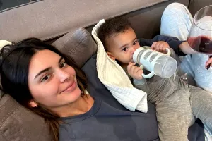 Kendall Jenner, o mătușă iubitoare. Cum s-a pozat vedeta cu fiul lui Kylie