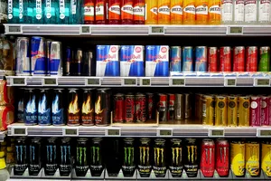 Pericol ascuns în băuturile populare. Ingredientul toxic vândut ca fiind benefic pentru sănătate