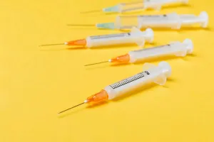 SUA își schimbă strategia: vaccinul COVID-19, doar pentru vârstnici și persoane vulnerabile