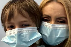 Băiețelul Simonei Gherghe, înțepat de o căpușă. Vedeta a ajuns cu el la spital