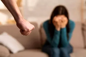Zodiile care pot transforma relația într-un coșmar. Două zodii masculine cu tendințe agresive în cuplu