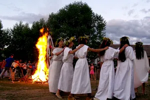 Cine își serbează onomastica de Sânziene. Nume la care trebuie să spui „la mulți ani”