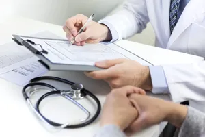 Concediile medicale vor fi impozitate din nou. Ce presupune noua taxă pe boală în 2025