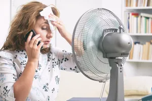 Cum să îți menții locuința rece pe caniculă fără aer condiționat. Cele mai bune soluții low cost