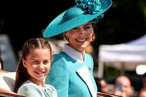 Kate Middleton și Prințesa Charlotte, apariție elegantă și emoționantă la Trooping the Colour
