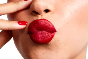 Truc natural pentru buze mai mari. Cum să obții un aspect voluminos fără injecții