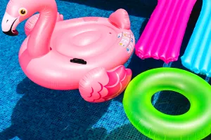 Unde ne răcorim vara aceasta în București. Top 10 piscine și parcuri acvatice care merită vizitate