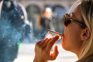 Vrei să te lași de fumat, dar nu știi de unde să începi? Acest ghid complet te va ajuta pas cu pas