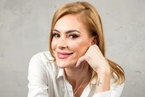 Ce vrea Roxana Ciuhulescu să își cumpere: “Am trecut de mult de etapa în care să îmi doresc un bolid de lux” VIDEO EXCLUSIV