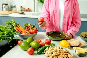 Canicula și dieta. Alimentele care te răcoresc și cele care îți pun sănătatea în pericol