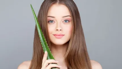Scapă de mătreață și păr gras cu o mască naturală pe bază de aloe vera. Uite cum trebuie preparată