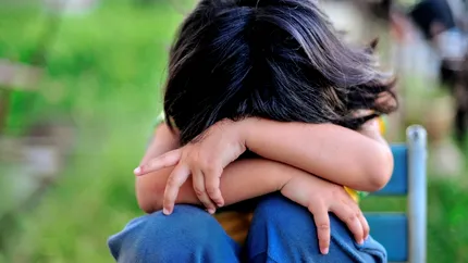 Abuzul verbal rănește copiii la fel de mult ca violența fizică. Un studiul arată că fenomenul este în creștere