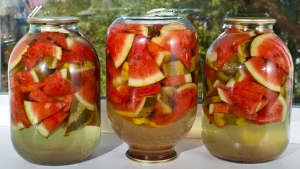 Deliciul românesc care ajută digestia. Ce beneficii are pepenele murat