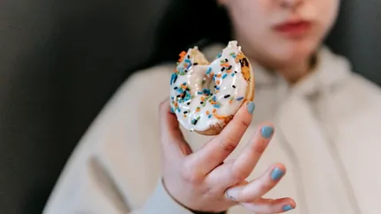 Cum îți spune corpul că ai prea mult zahăr în dietă: 7 semne surprinzătoare