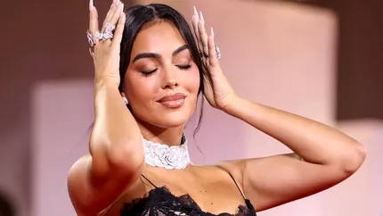Cum s-au îmbrăcat vedetele pe covorul roșu de la Festivalul de Film de la Veneția 2025. Georgina Rodriguez și-a etalat inelul de logodnă
