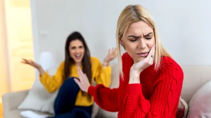 Semne subtile că prietenia ta are probleme: 13 gesturi ale prietenilor care se simt ca mici trădări