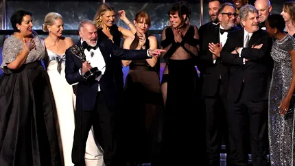 „The Pitt” și „The Studio”, marii câștigători ai premiilor Emmy 2025. Actori consacrați și noi talente au fost aplaudați pe scena de la Los Angeles