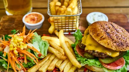 Alimentele ultra-procesate cresc riscul de boala Parkinson, avertizează cercetătorii