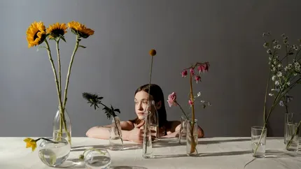 Cum păstrezi florile proaspete mai mult timp în vază