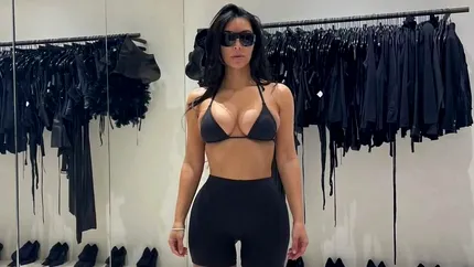 Kim Kardashian, din nou în centrul atenției. Fanii suspectează o intervenție estetică după cea mai recentă apariție publică