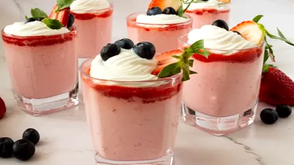 Un mousse care nu dă greș! Cum faci cel mai simplu mousse de căpșuni acasă, fără coacere