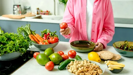 Canicula și dieta. Alimentele care te răcoresc și cele care îți pun sănătatea în pericol