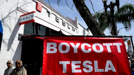 Cum au evoluat protestele împotriva Tesla într-un fenomen global