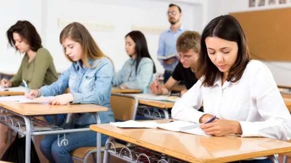 Bacalaureat 2025, proba de limba și literatura română: câți elevi s-au prezentat și ce incidente s-au înregistrat în sala de examen