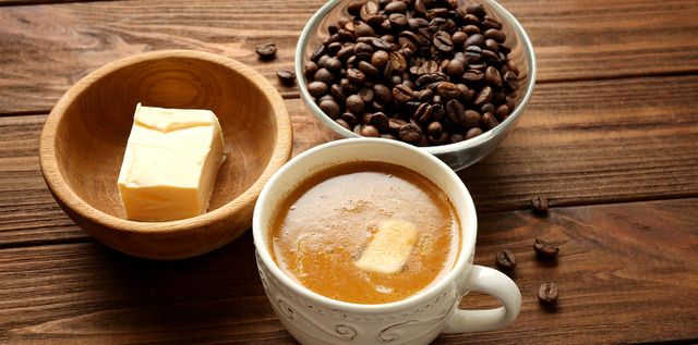 De ce să pui unt în cafea, de fapt. Trucul inteligent pe care trebuie să-l încerci. E remediu pentru multe probleme 1