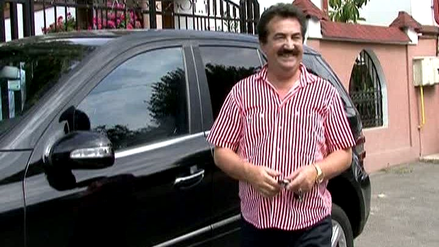 Mașina neagră Mercedes, în valoare de 100.000 de euro