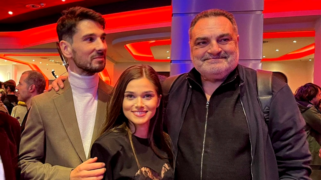 Theo Rose fotografie rara alaturi de socrii sai