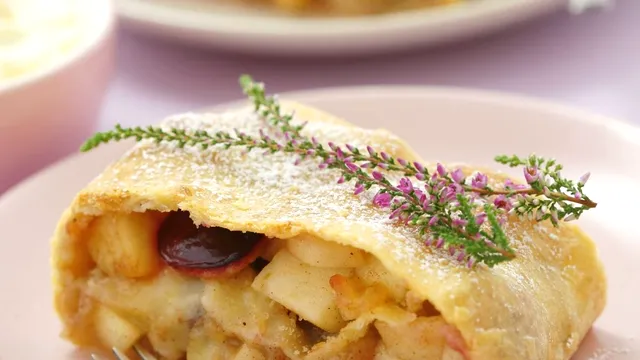 Cum faci cel mai bun ștrudel cu mere. Ingredientul pe care trebuie neapărat să-l adaugi, iese delicios așa