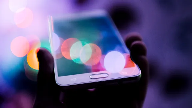 A observat că fiica ei stă non-stop pe telefon, iar când a verificat ce făcea adolescenta a simțit că îi fuge pământul de sub picioare