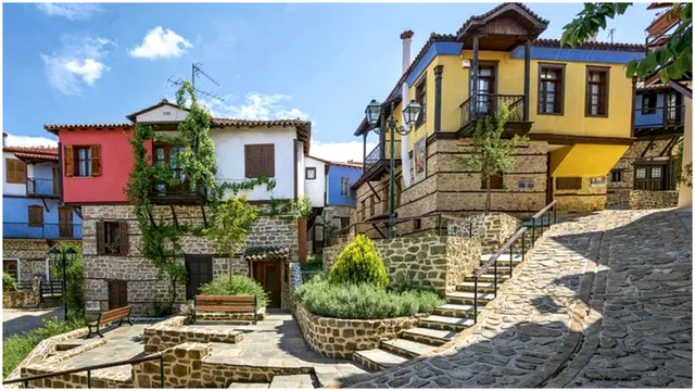 Un colț de paradis în Grecia. Satul de poveste care rivalizează cu Santorini