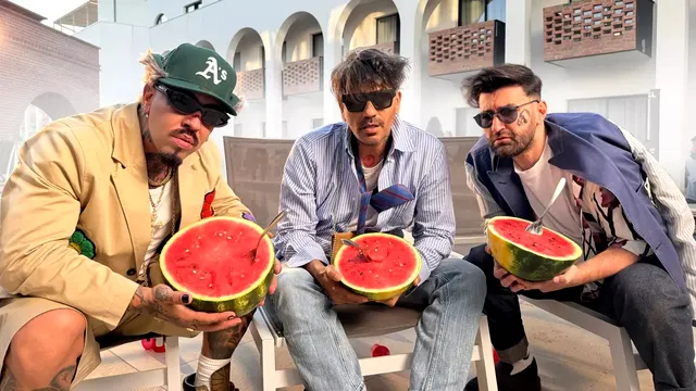 Show spontan în metrou. Alex Velea, Smiley și Connect-R au surprins Capitala cu un concert neașteptat