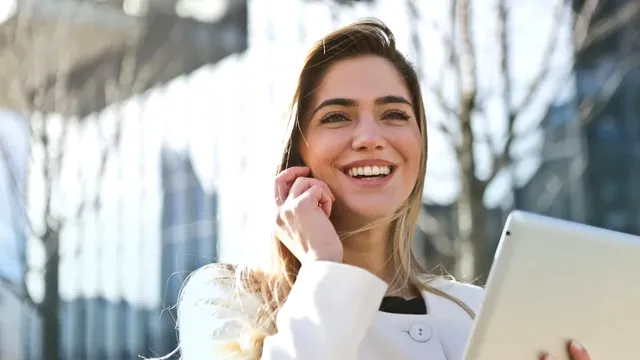 Nu răspunde cu „Da” la aceste întrebări când te sună un necunoscut. Avertismentul unui expert în tehnologie